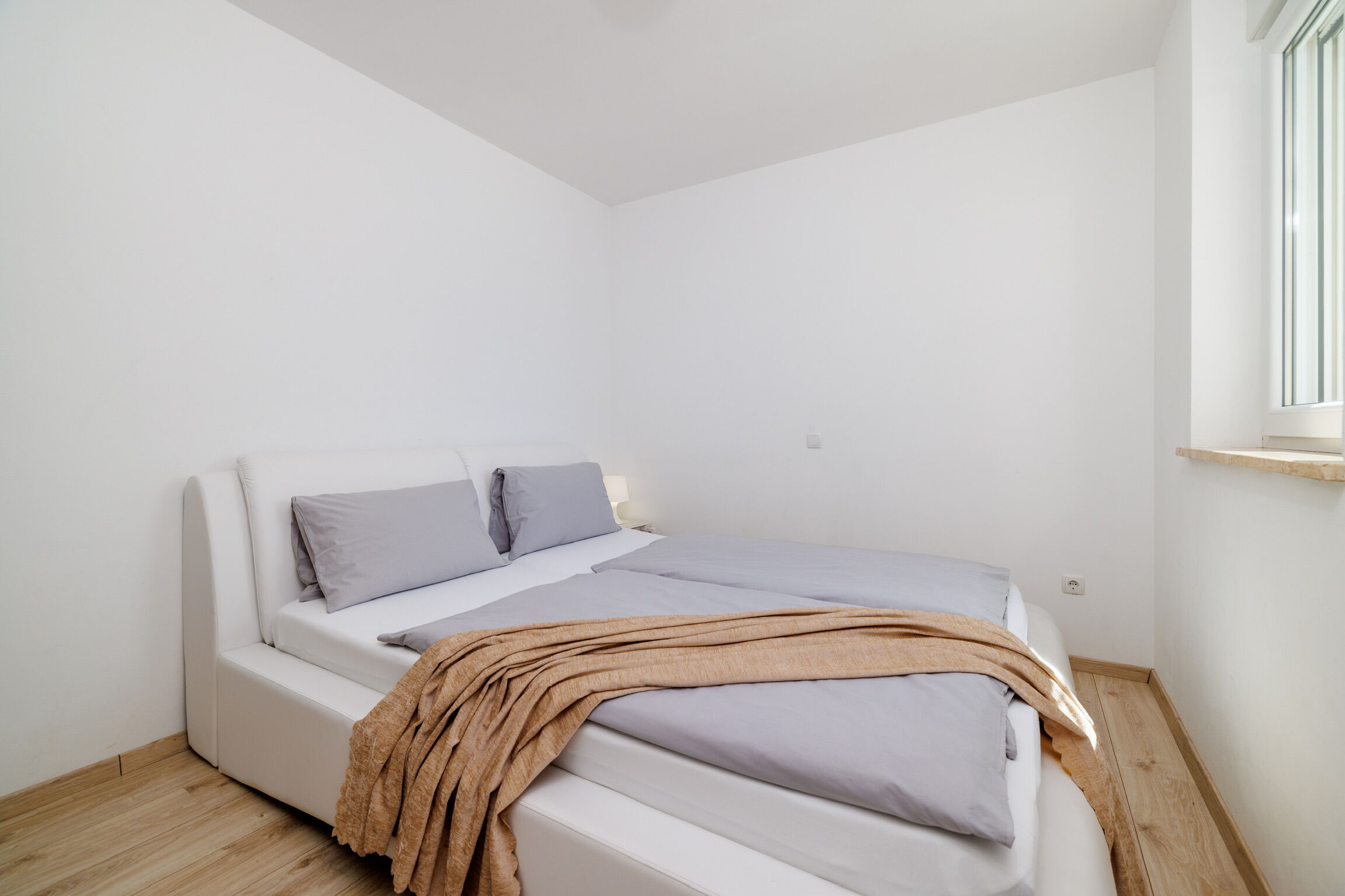 Apartments Jozić 62776-A1