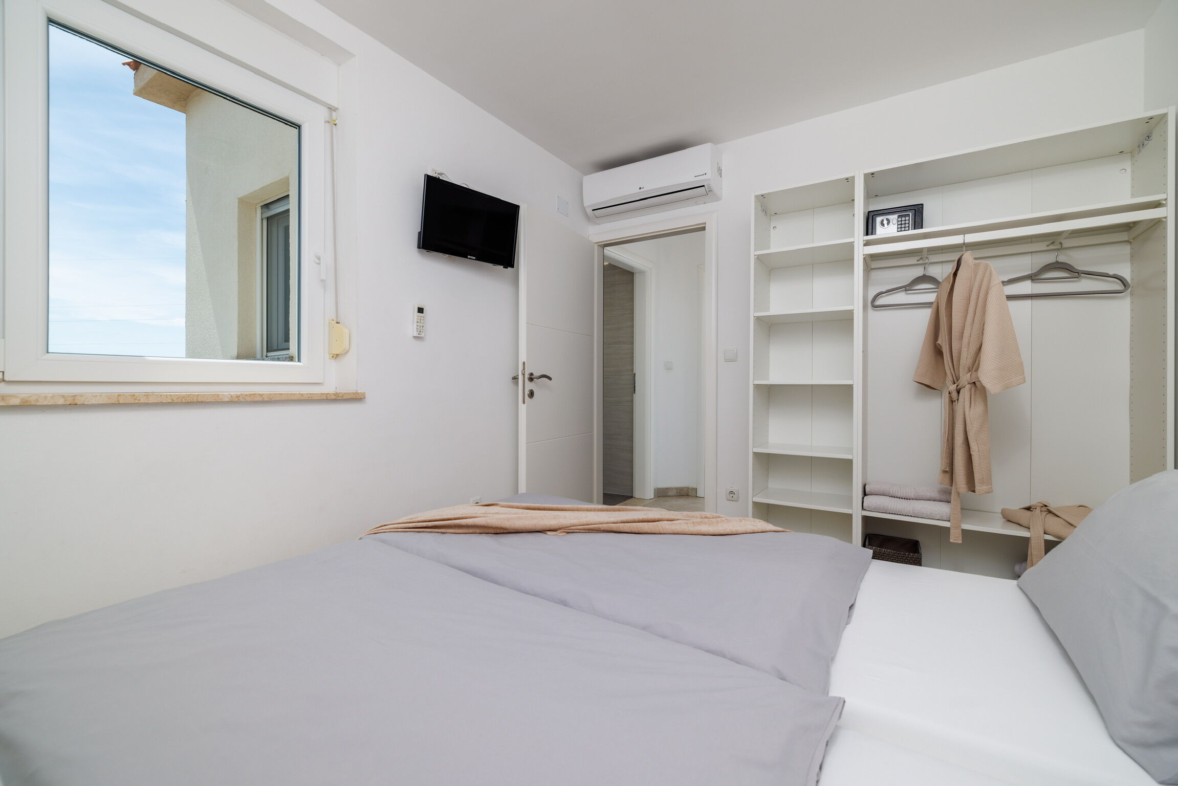 Apartments Jozić 62776-A1