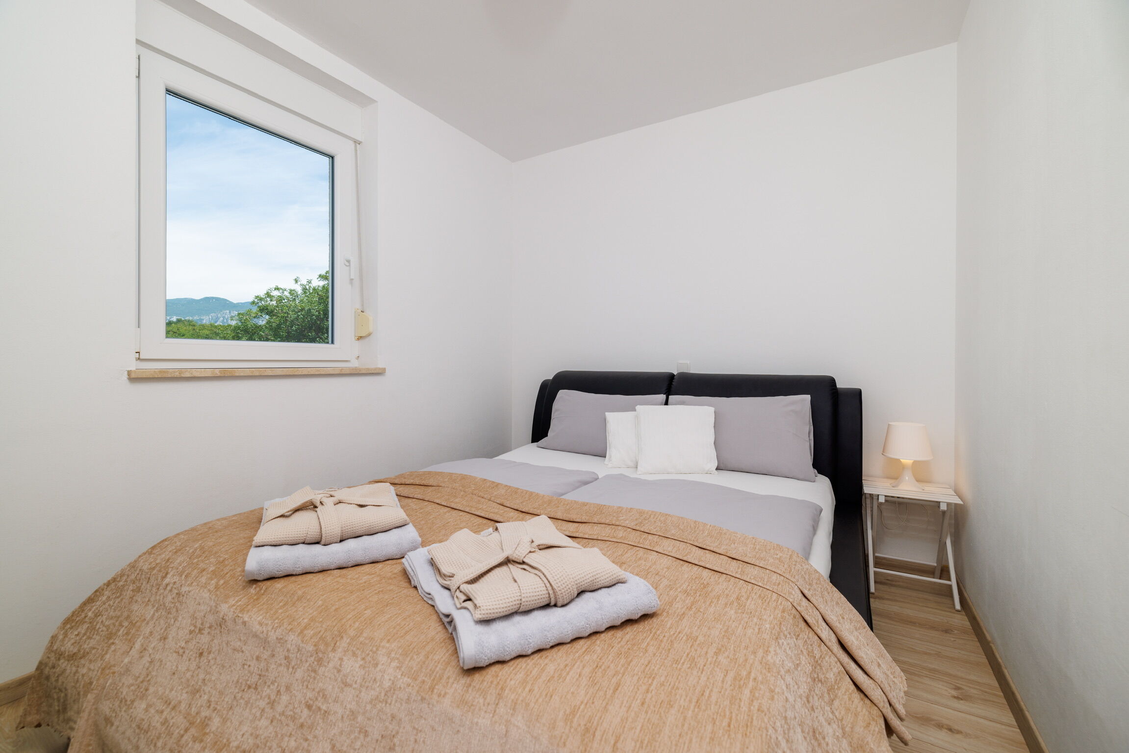 Apartments Jozić 62776-A1