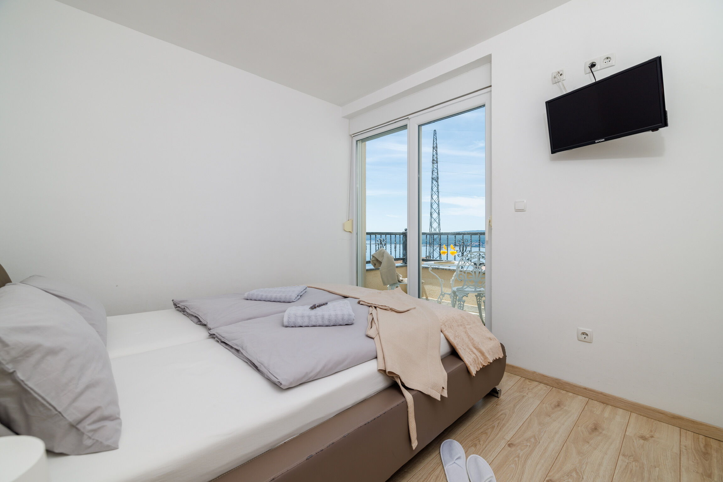 Apartments Jozić 62776-A1