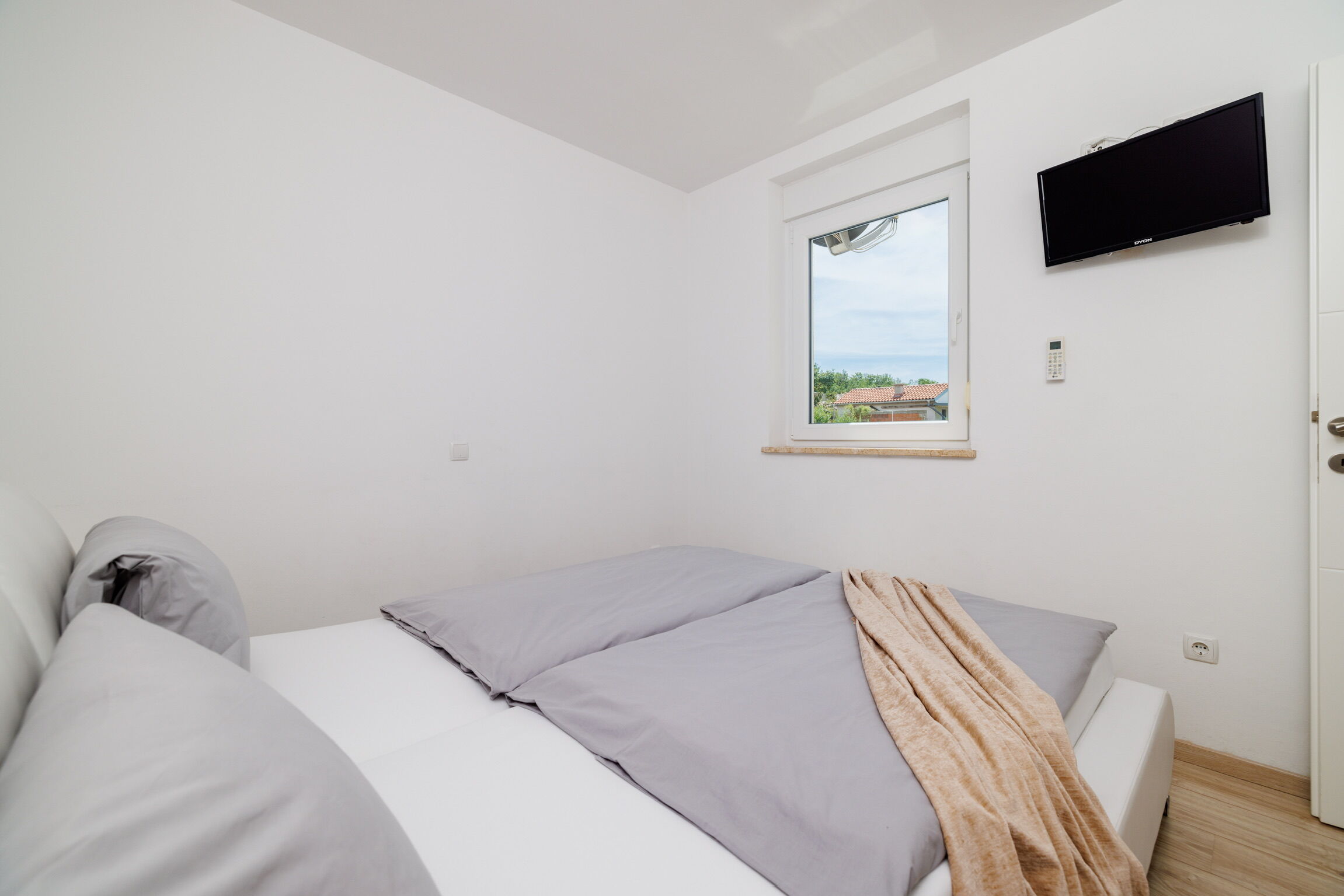 Apartments Jozić 62776-A1