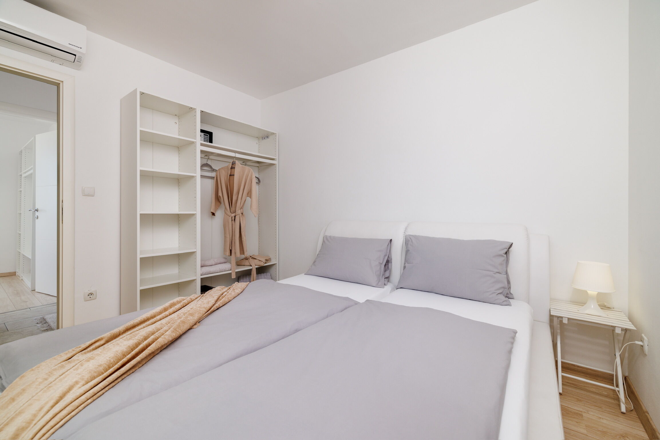 Apartments Jozić 62776-A1