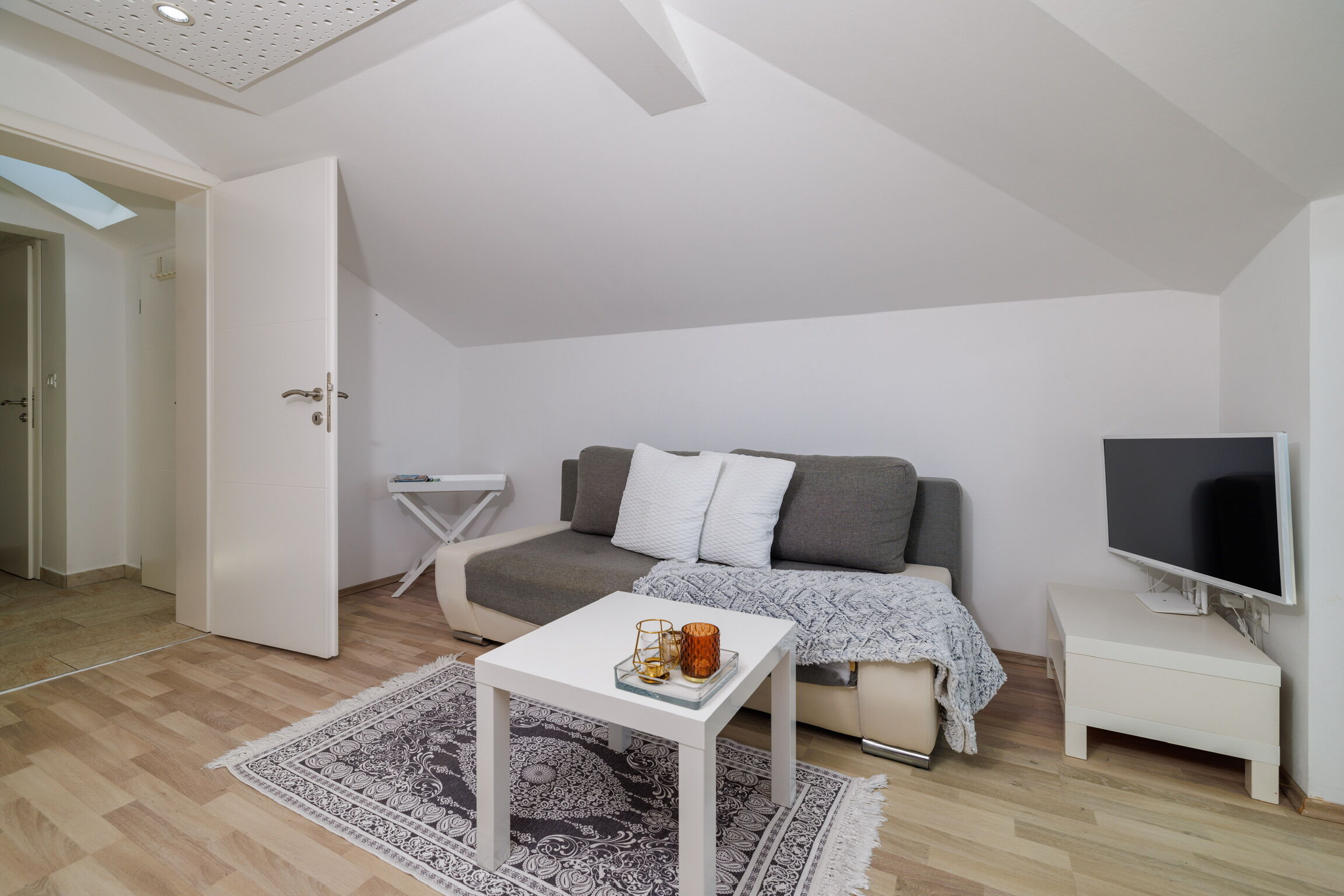 Apartments Jozić 62776-A2