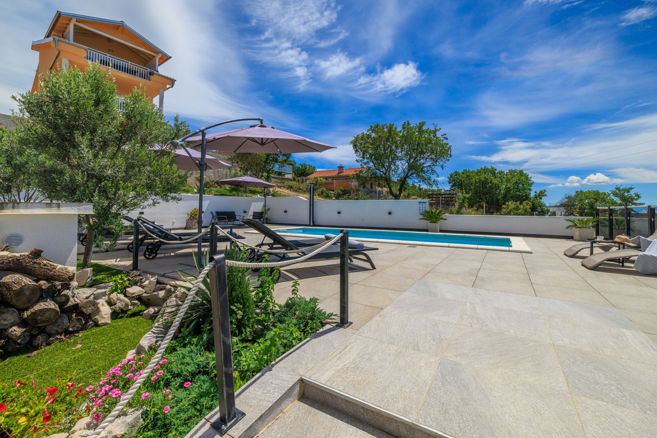 Apartments Jozić 62776-A1