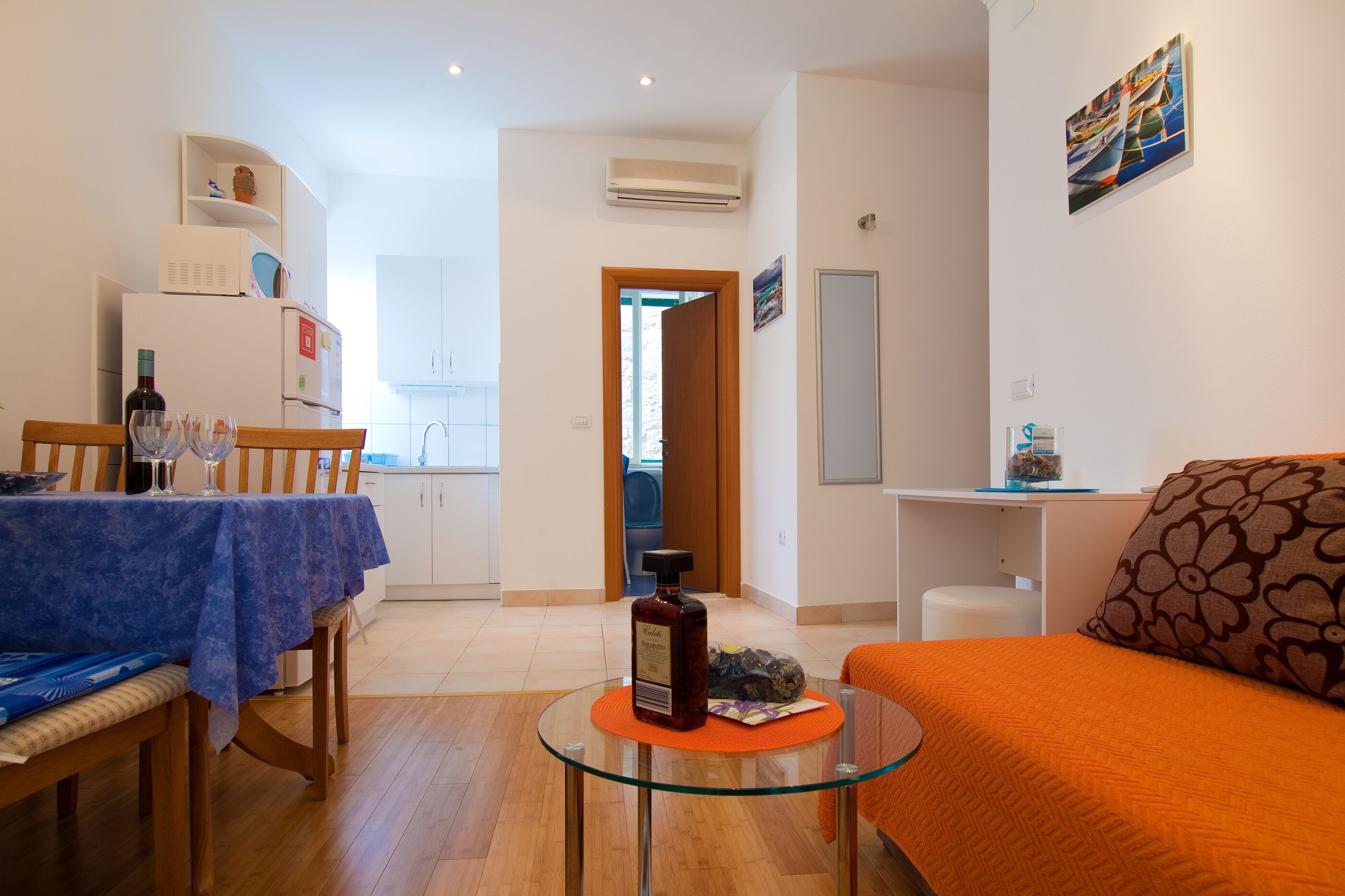Apartments Val 54102-A2