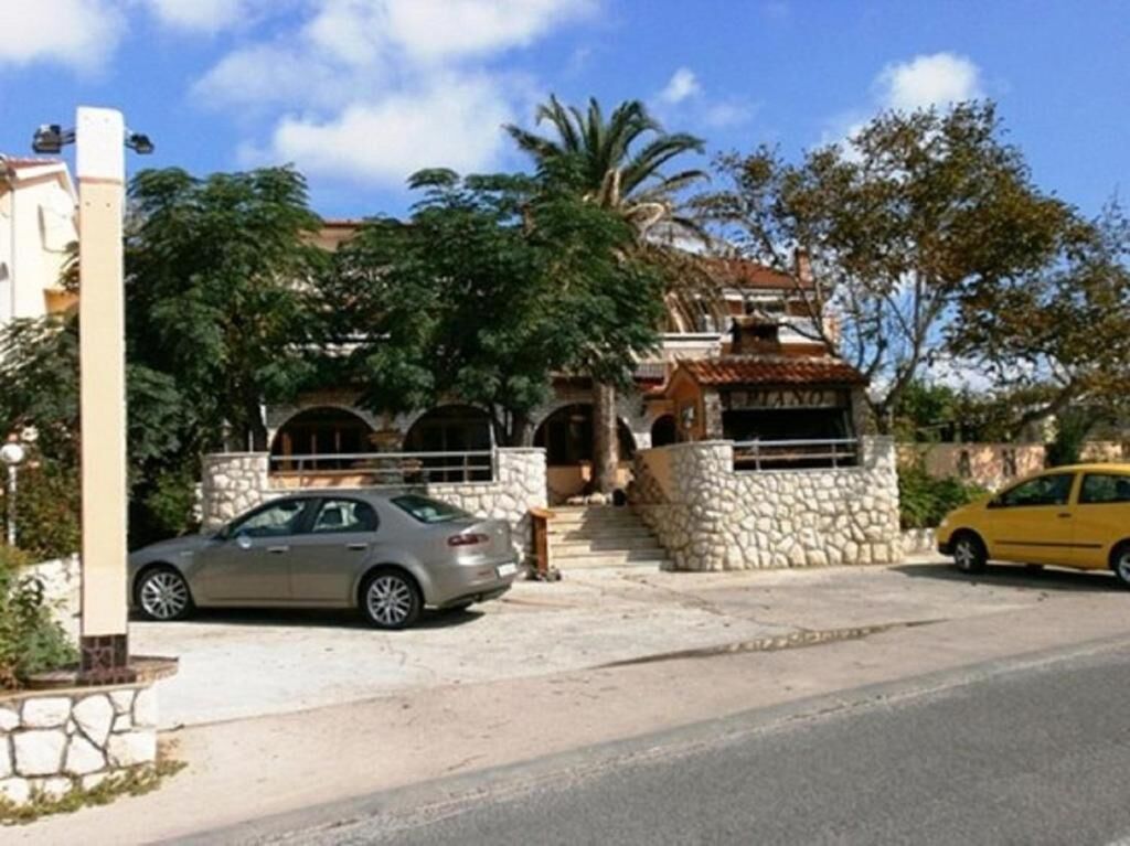 Apartment Piano Accommodation in Rab