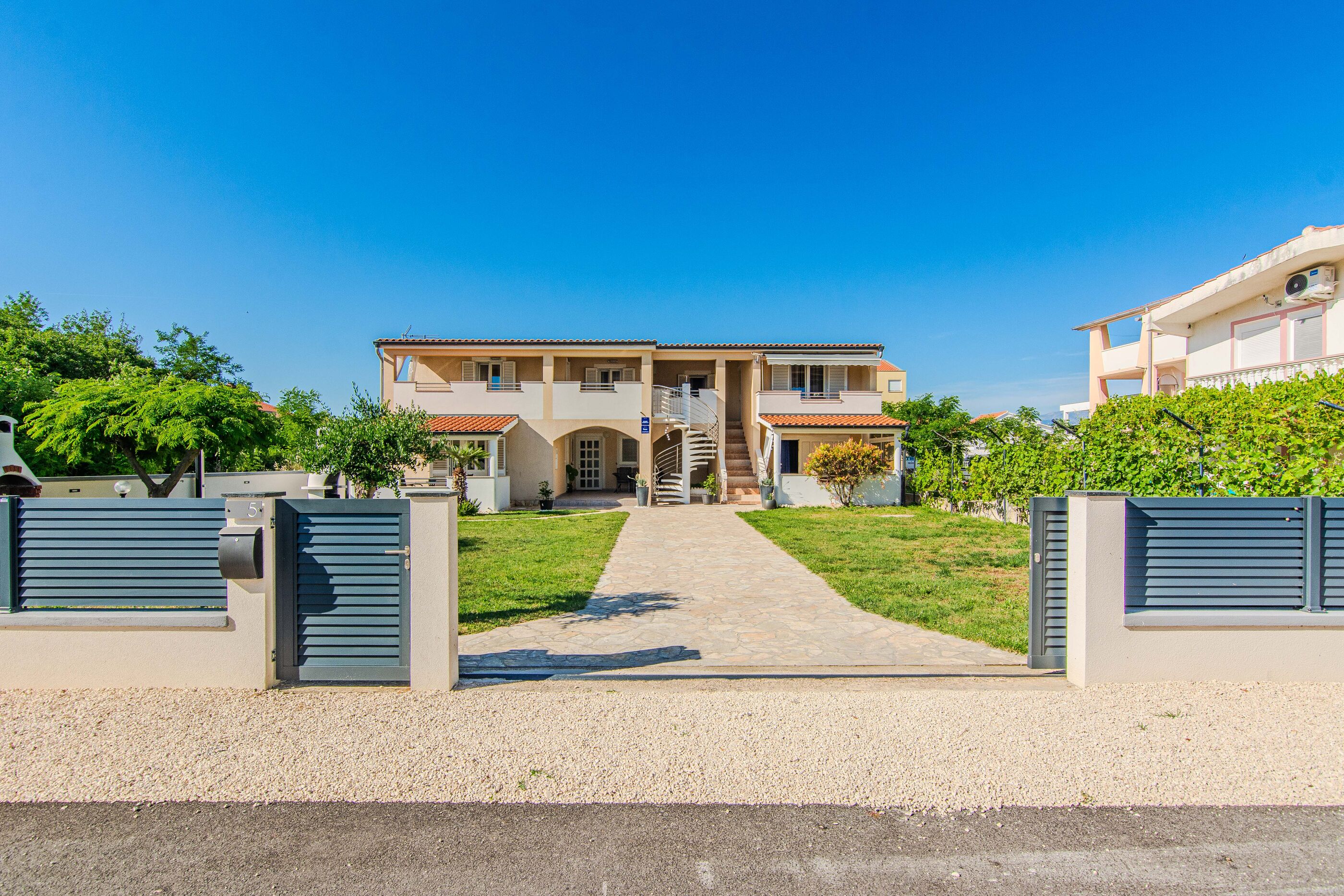 Apartments Juracak Josip i Mira Accommodation in Nin