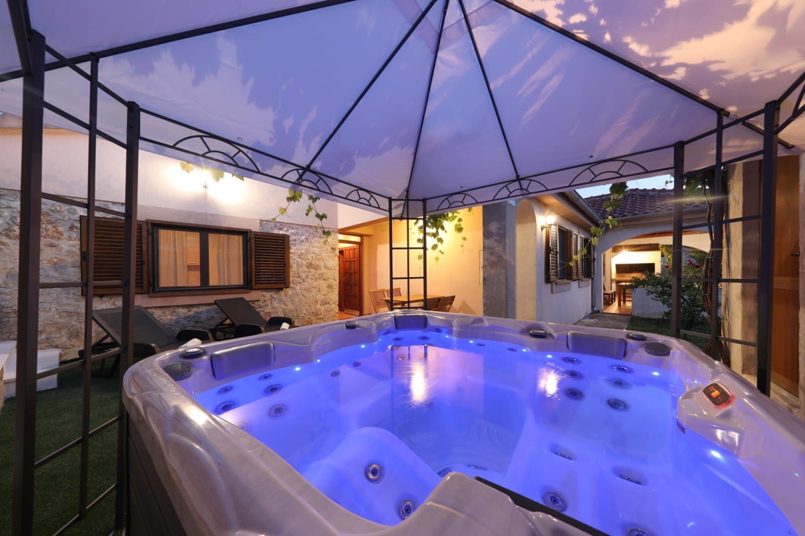 Photo of House Stratus