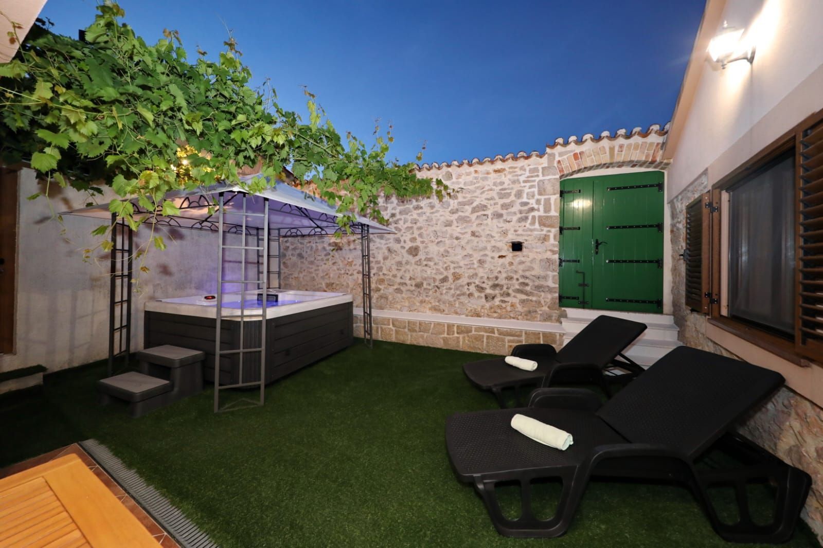 Photo of House Stratus