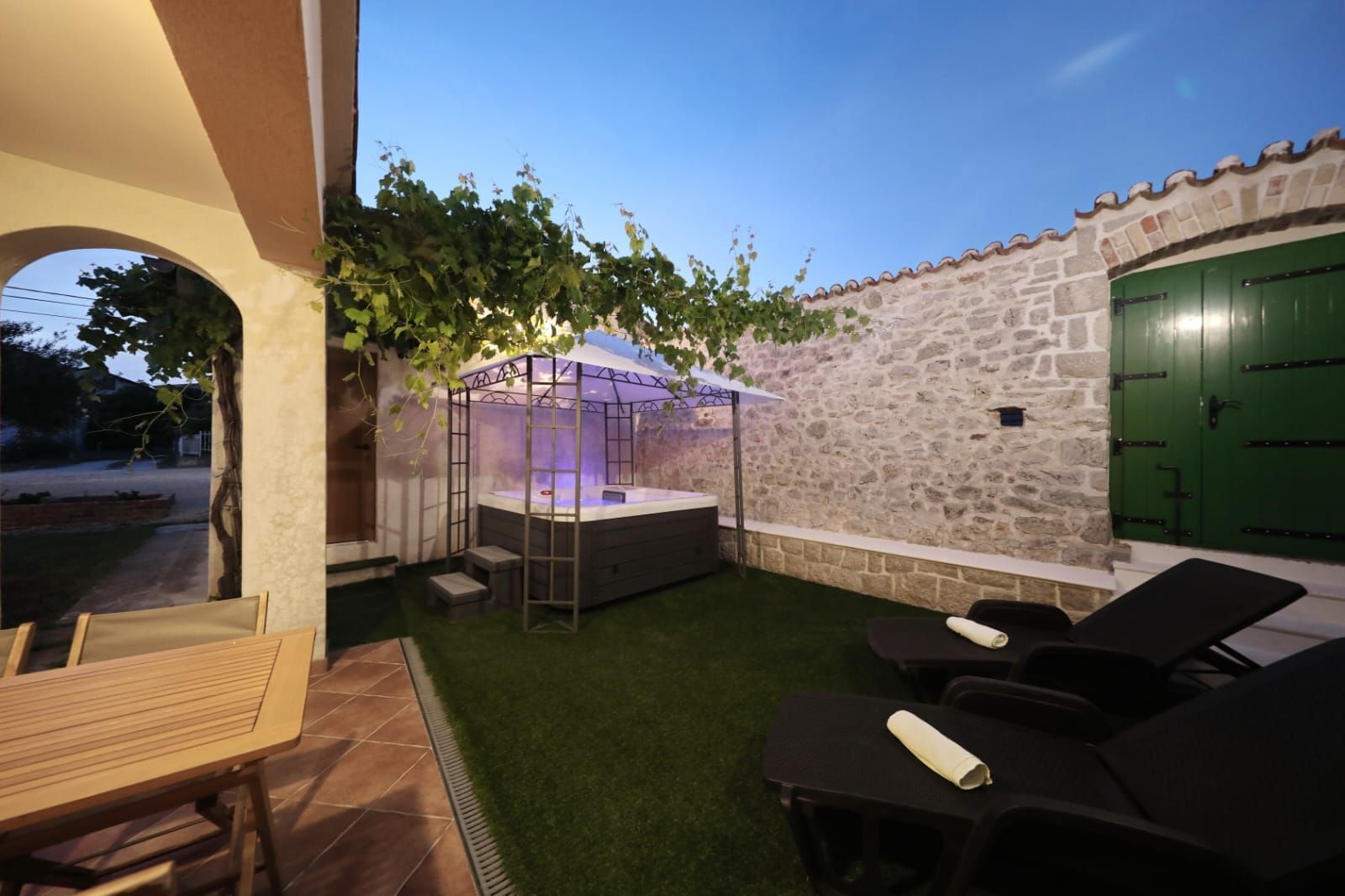 Photo of House Stratus