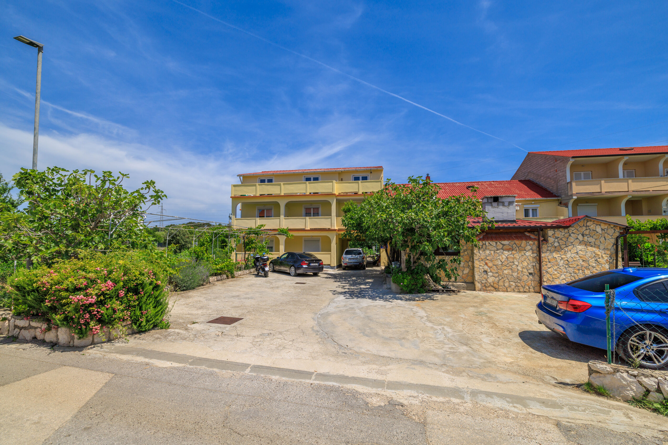 Apartments Milorad M Accommodation in Rab