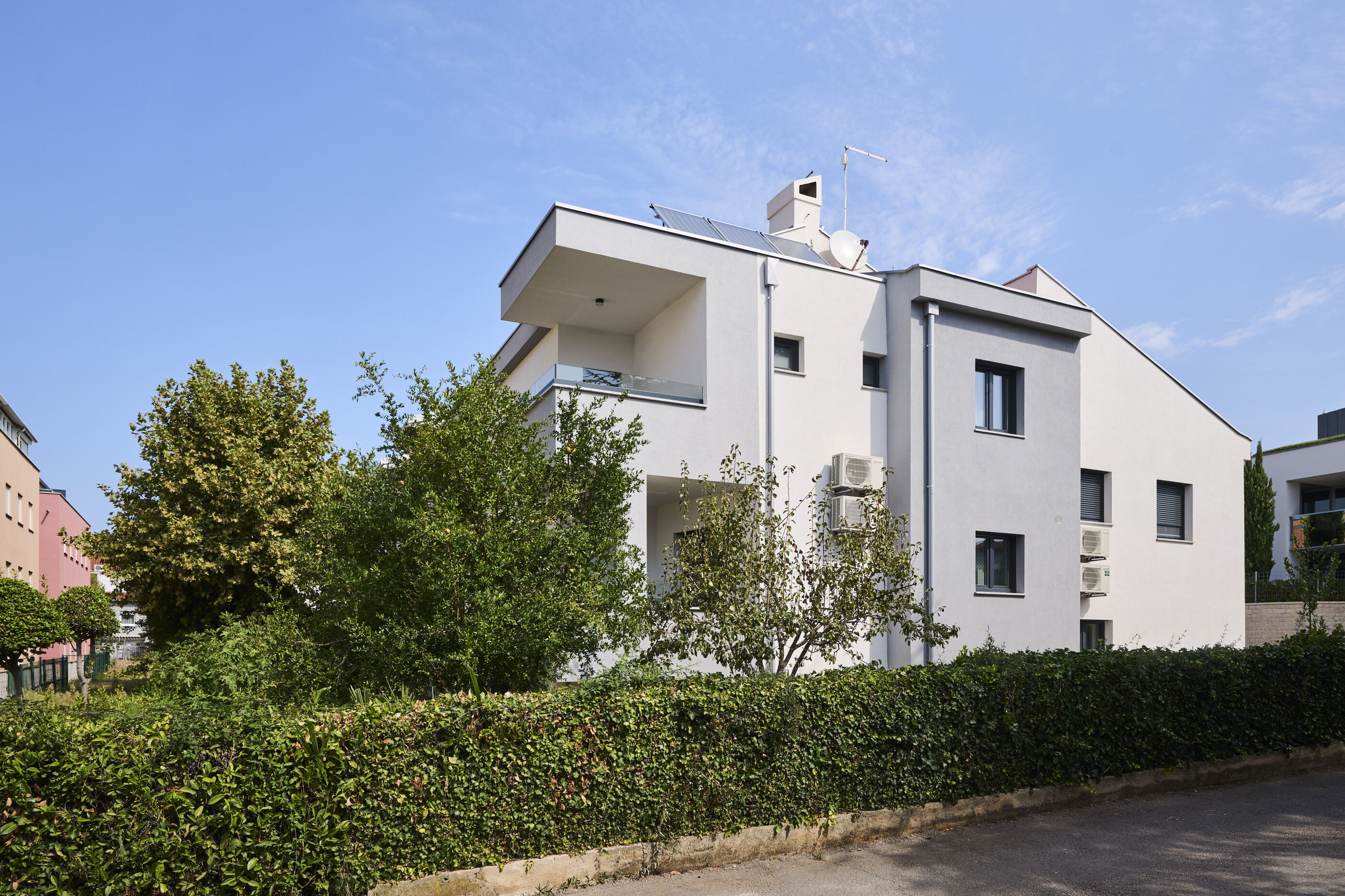 Photo of House Tinis