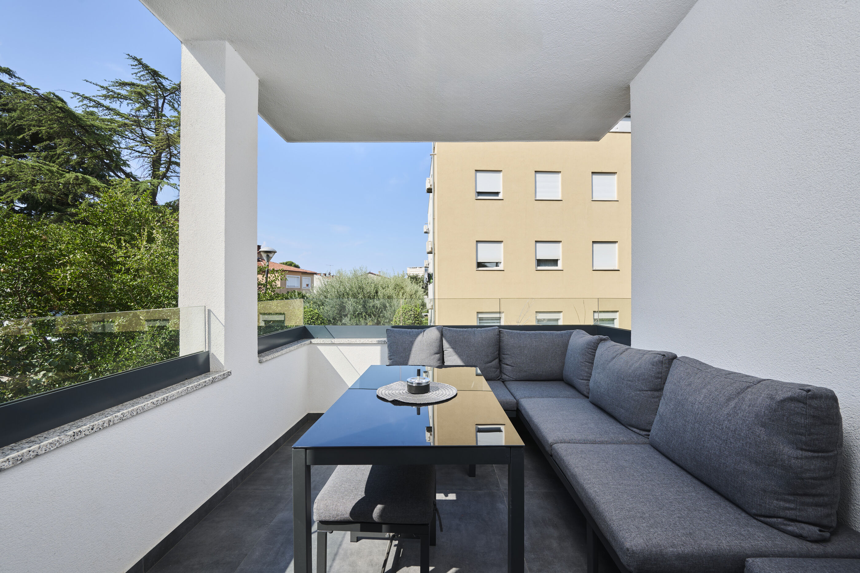 Photo of House Tinis